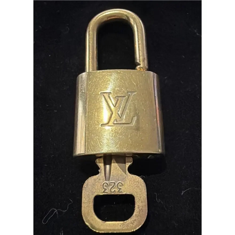 Louis Vuitton Deauville M47270 Monogram Bag + Lock+ Key #323